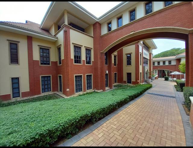 1,990M² OFFICE TO LET IN BRYANSTON